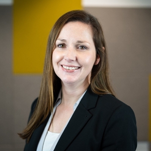 Headshot of Roisin Quinn